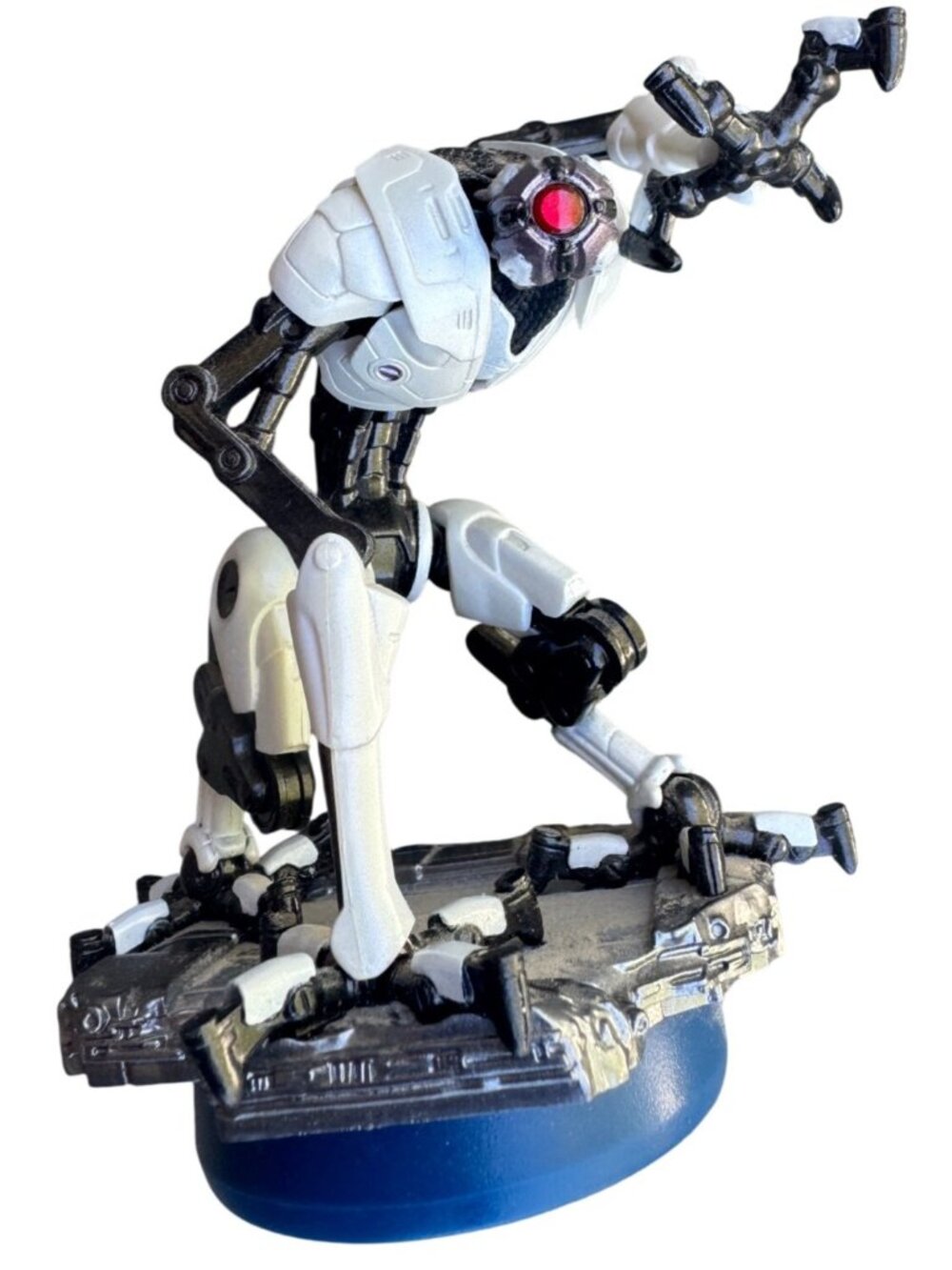 Nintendo amiibo EMMI Metroid Dread NVL-001 Switch Figure Toy Used E.M.M.I.